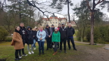 Na tyłach pałacu